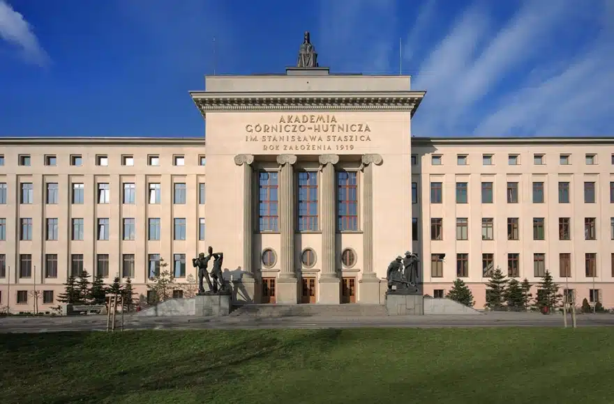 جامعة AGH للعلوم والتكنولوجيا (AGH University of Science and Technology)