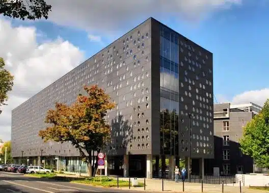 جامعة فروتسواف للعلوم والتكنولوجيا (Wrocław University of Science and Technology)