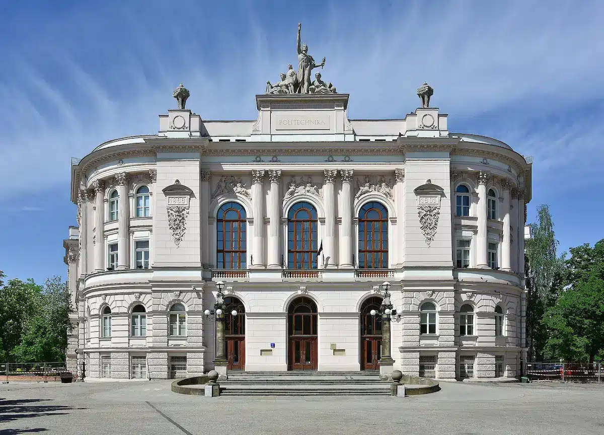 جامعة وارسو للتكنولوجيا (Warsaw University of Technology)